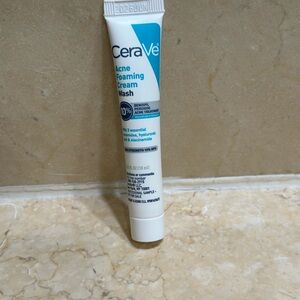 ⭐️5 for $10 Cerva acne foaming cream wash